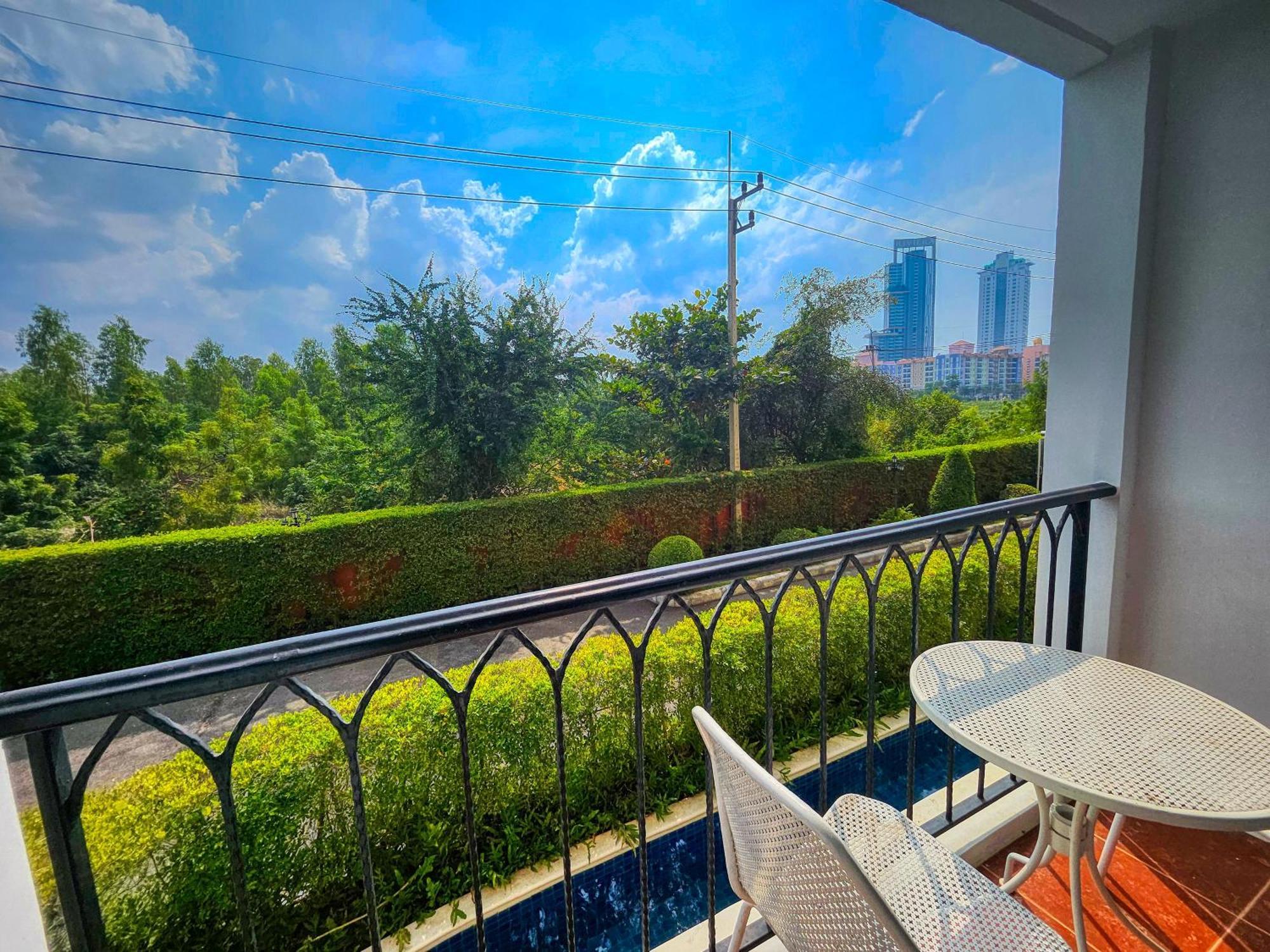 Venetian Residence Pantai Jomtien Luaran gambar